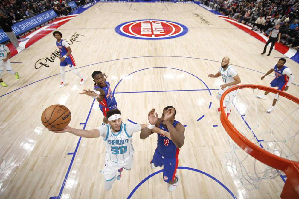 帮助湖人两 帮助湖人两