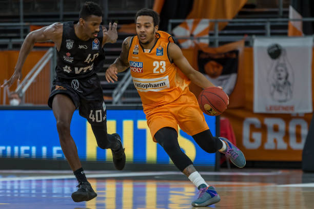 他凭借出色 他凭借出色